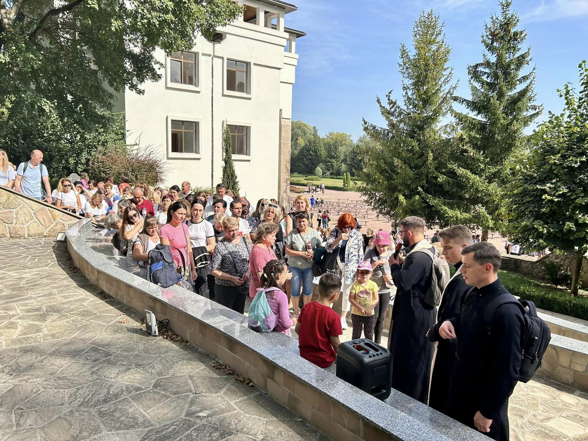 Парафіяни храму Різдва Пресвятої Богородиці здійснили прощу до Зарваниці Парафіяни храму Різдва Пресвятої Богородиці здійснили прощу до Зарваниці