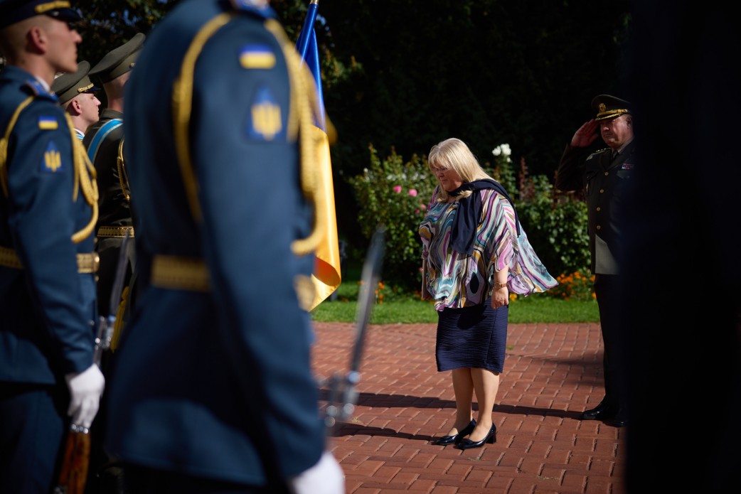 Президент України прийняв вірчі грамоти від новопризначених послів Франції, Великої Британії та Канади Президент України прийняв вірчі грамоти від новопризначених послів Франції, Великої Британії та Канади
