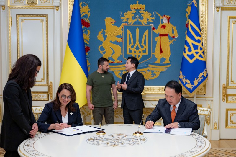 Президент України зустрівся з міністром земель, інфраструктури та транспорту Республіки Корея Президент України зустрівся з міністром земель, інфраструктури та транспорту Республіки Корея