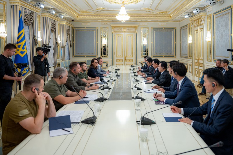 Президент України зустрівся з міністром земель, інфраструктури та транспорту Республіки Корея Президент України зустрівся з міністром земель, інфраструктури та транспорту Республіки Корея
