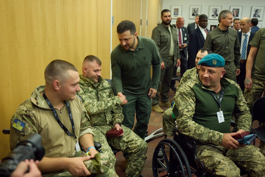 У Нью-Йорку Володимир Зеленський зустрівся з Президентом Південно-Африканської Республіки У Нью-Йорку Володимир Зеленський зустрівся з Президентом Південно-Африканської Республіки