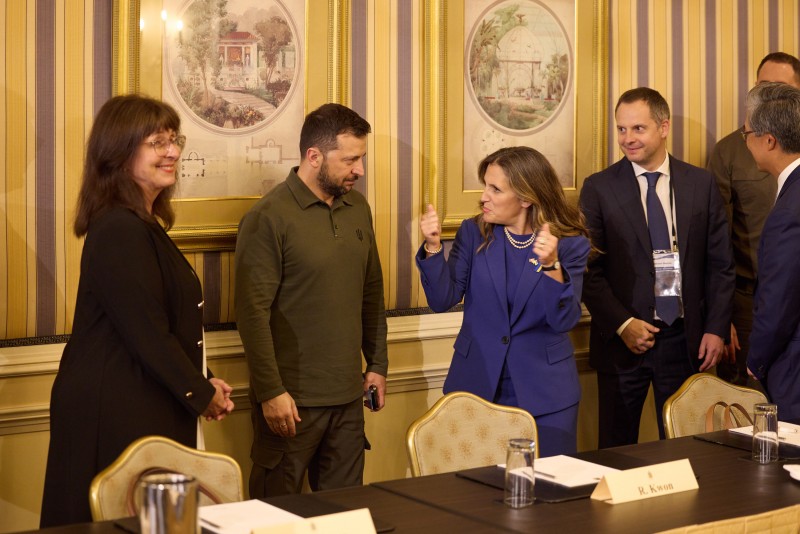 У Торонто Володимир Зеленський і Джастін Трюдо зустрілися з представниками канадського бізнесу У Торонто Володимир Зеленський і Джастін Трюдо зустрілися з представниками канадського бізнесу