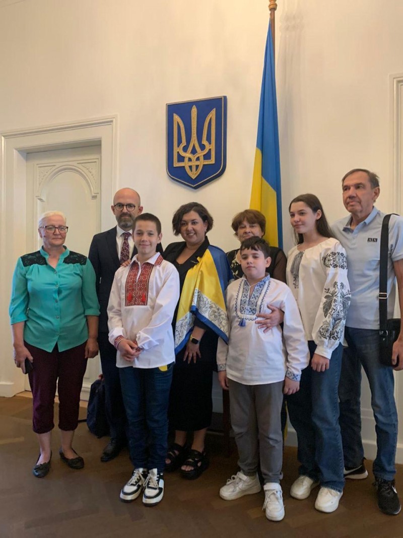 Україна може розраховувати на підтримку Нідерландів у поверненні додому українських дітей, примусово депортованих до РФ, – Андрій Єрмак за підсумками візиту української делегації до Нідерландів у межах Bring Kids Back UA Україна може розраховувати на підтримку Нідерландів у поверненні додому українських дітей, примусово депортованих до РФ, – Андрій Єрмак за підсумками візиту української делегації до Нідерландів у межах Bring Kids Back UA