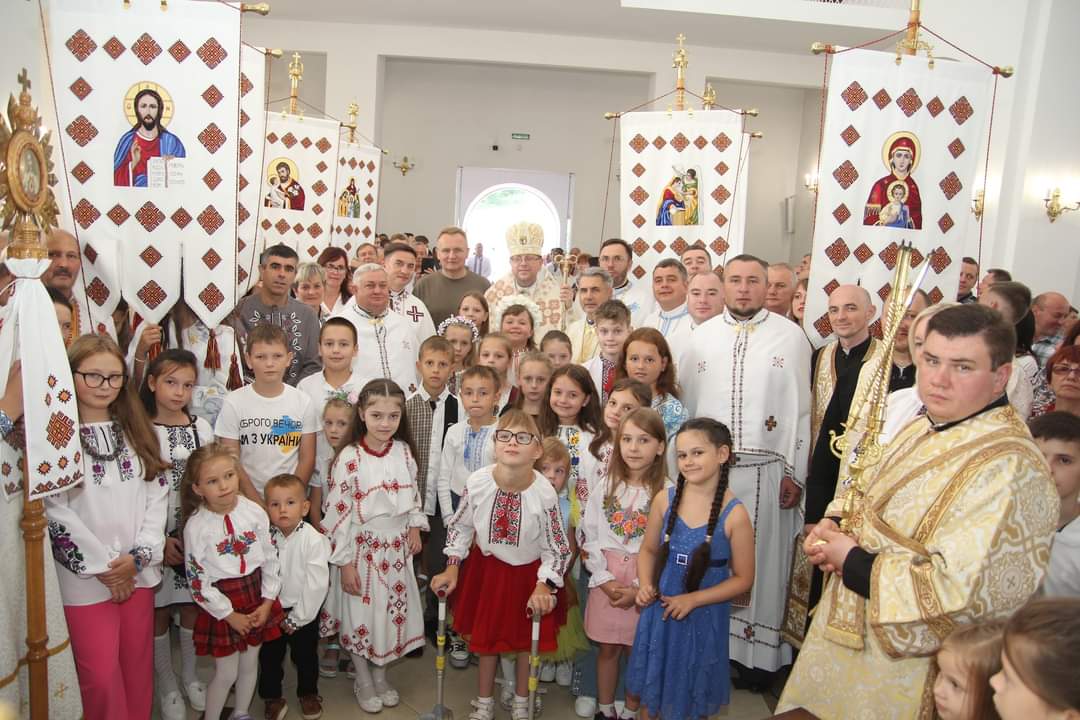 «Віддаймо під опіку святих мучениць розвиток нашої Церкви, до якої належимо», – Владика Володимир на парафії «свв. Софії, Віри, Надії та Любові» «Віддаймо під опіку святих мучениць розвиток нашої Церкви, до якої належимо», – Владика Володимир на парафії «свв. Софії, Віри, Надії та Любові»