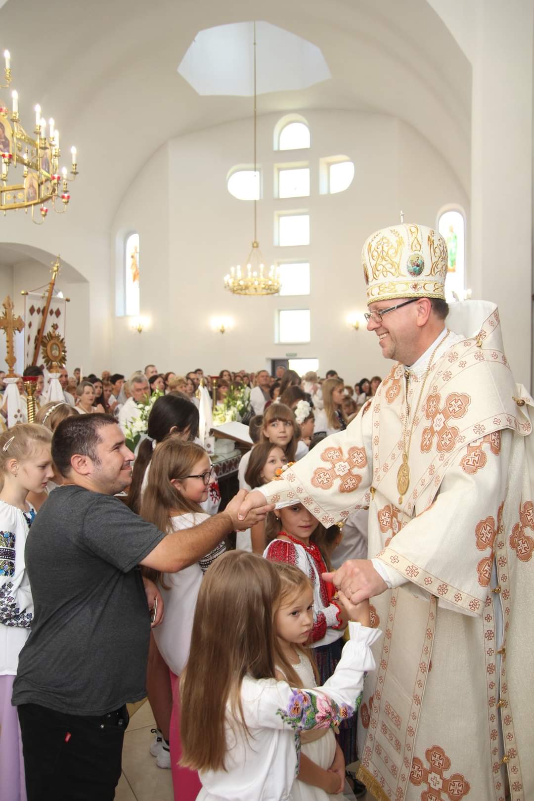 «Віддаймо під опіку святих мучениць розвиток нашої Церкви, до якої належимо», – Владика Володимир на парафії «свв. Софії, Віри, Надії та Любові» «Віддаймо під опіку святих мучениць розвиток нашої Церкви, до якої належимо», – Владика Володимир на парафії «свв. Софії, Віри, Надії та Любові»