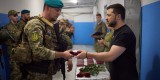 Володимир Зеленський нагородив українських військових, які відзначилися в боях за Україну у складі ОТУ «Донецьк» Володимир Зеленський нагородив українських військових, які відзначилися в боях за Україну у складі ОТУ «Донецьк»