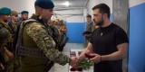 Володимир Зеленський нагородив українських військових, які відзначилися в боях за Україну у складі ОТУ «Донецьк» Володимир Зеленський нагородив українських військових, які відзначилися в боях за Україну у складі ОТУ «Донецьк»