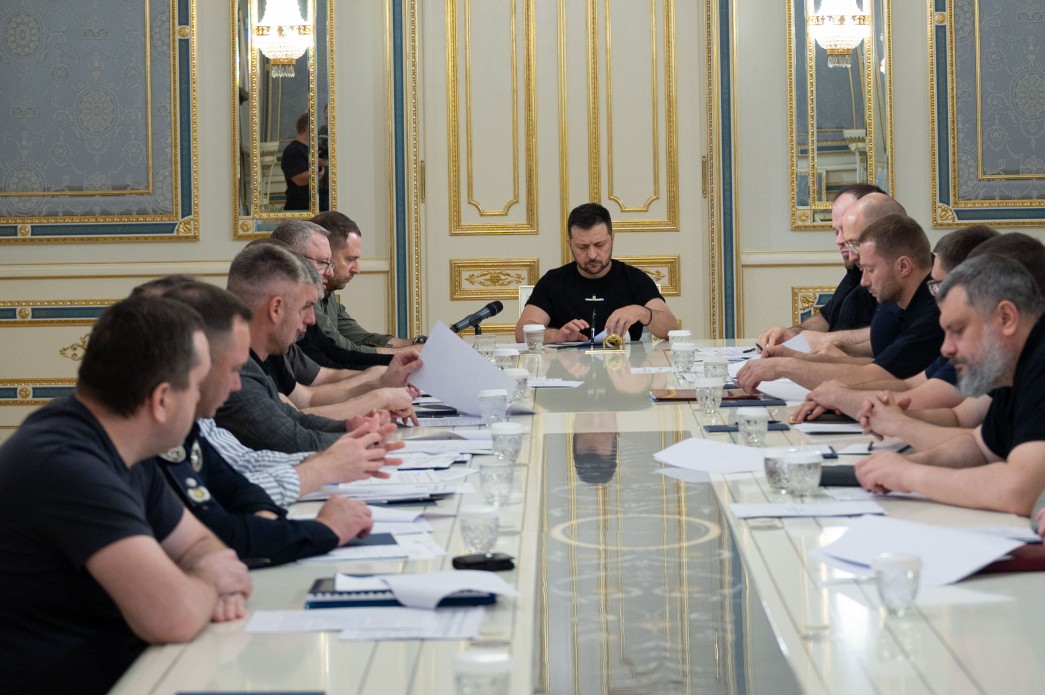 Володимир Зеленський провів нараду щодо посилення стійкості демократії в Україні Володимир Зеленський провів нараду щодо посилення стійкості демократії в Україні