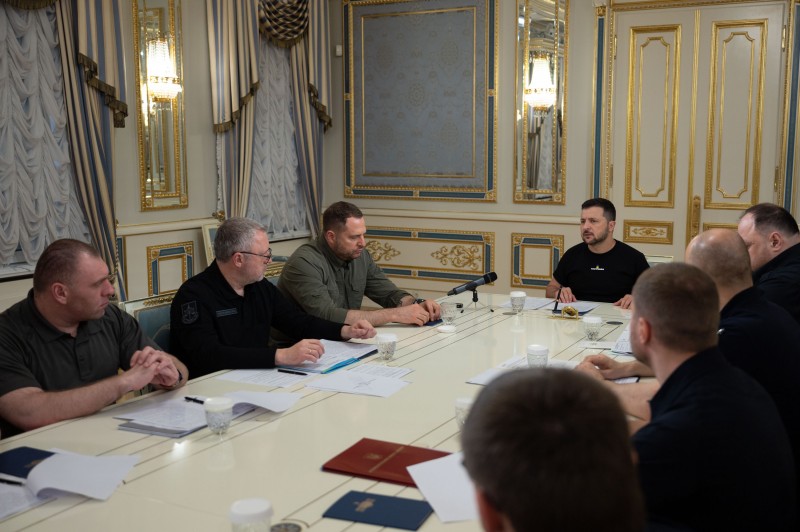 Володимир Зеленський провів нараду щодо посилення стійкості демократії в Україні Володимир Зеленський провів нараду щодо посилення стійкості демократії в Україні