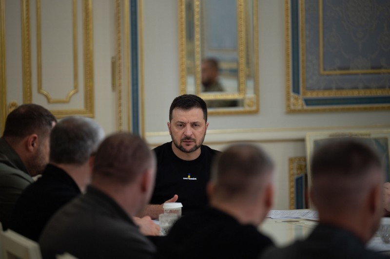 Володимир Зеленський провів нараду щодо посилення стійкості демократії в Україні Володимир Зеленський провів нараду щодо посилення стійкості демократії в Україні