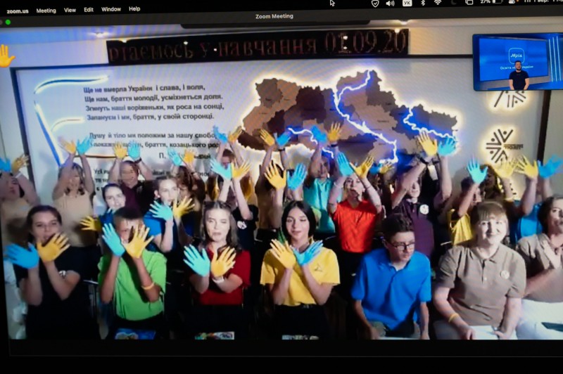 Володимир Зеленський привітав учнів і педагогів в Україні та за кордоном із Днем знань Володимир Зеленський привітав учнів і педагогів в Україні та за кордоном із Днем знань