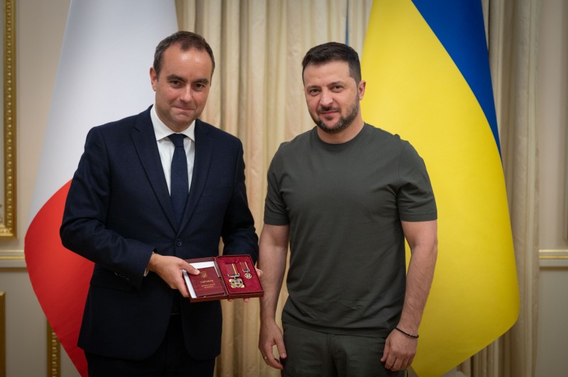 Володимир Зеленський зустрівся з міністром збройних сил Франції Володимир Зеленський зустрівся з міністром збройних сил Франції