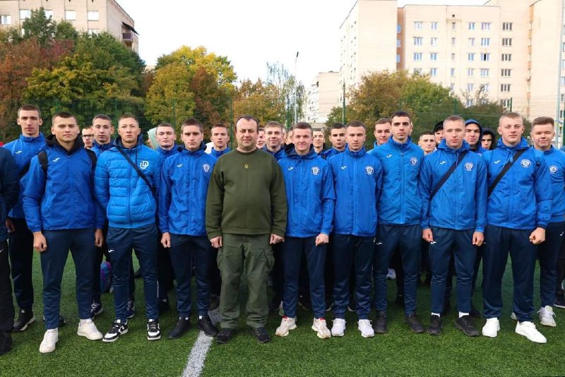 Привітав учасників змагань Cup Вall 2023
Протягом 6 днів 10 команд закладів вищої освіти регіону змагатимуться з футболу Привітав учасників змагань Cup Вall 2023
Протягом 6 днів 10 команд закладів вищої освіти регіону змагатимуться з футболу