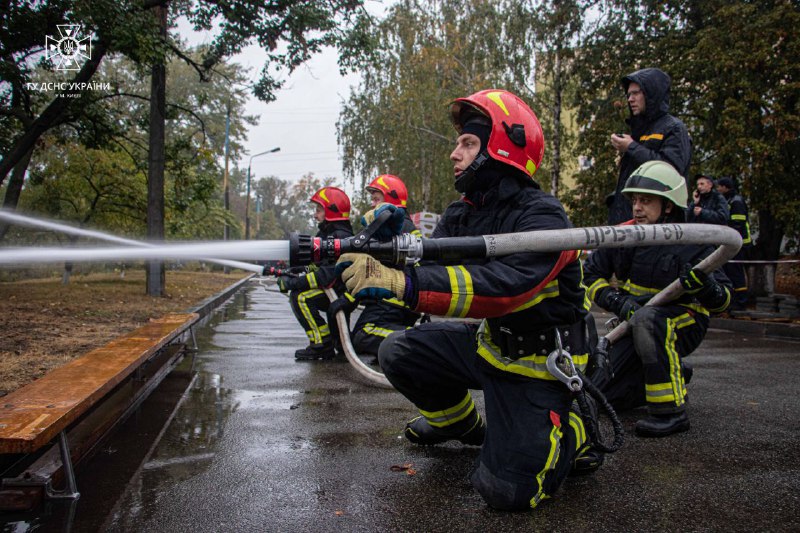 У Києві пройшов огляд-конкурс на кращу бойову підготовку серед пожежно-рятувальних підрозділів столиці У Києві пройшов огляд-конкурс на кращу бойову підготовку серед пожежно-рятувальних підрозділів столиці