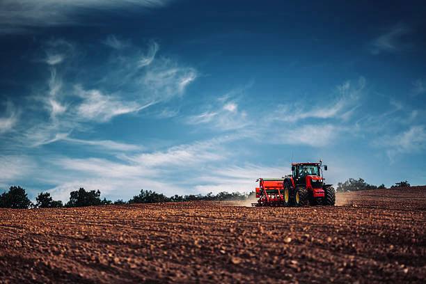 Аграрії Кіровоградщини продовжують трудитись на осінньому полі.
Дбають про урожай 2024 Аграрії Кіровоградщини продовжують трудитись на осінньому полі.
Дбають про урожай 2024