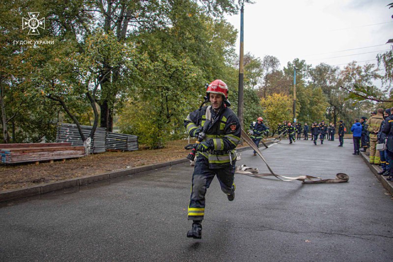 У Києві пройшов огляд-конкурс на кращу бойову підготовку серед пожежно-рятувальних підрозділів столиці У Києві пройшов огляд-конкурс на кращу бойову підготовку серед пожежно-рятувальних підрозділів столиці