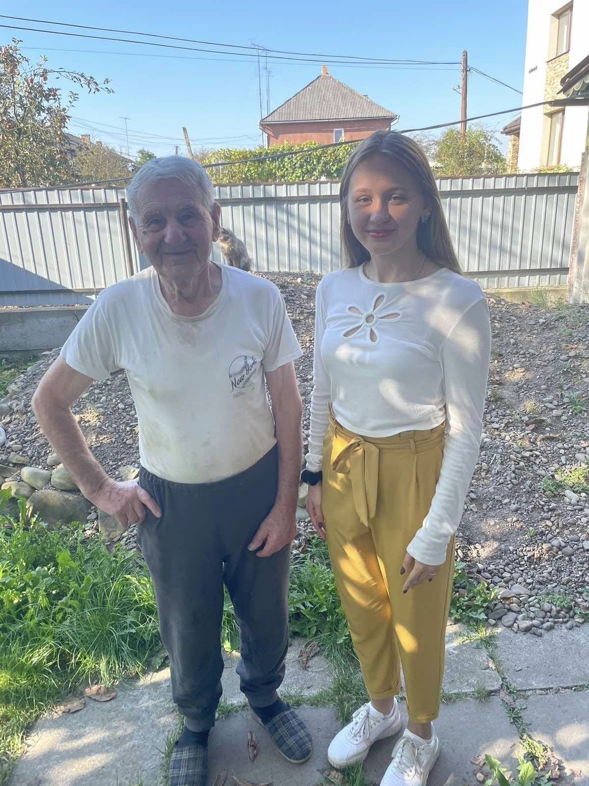 Юні волонтери Брошнів-Осадської ОТГ допомогли особам похилого віку Юні волонтери Брошнів-Осадської ОТГ допомогли особам похилого віку