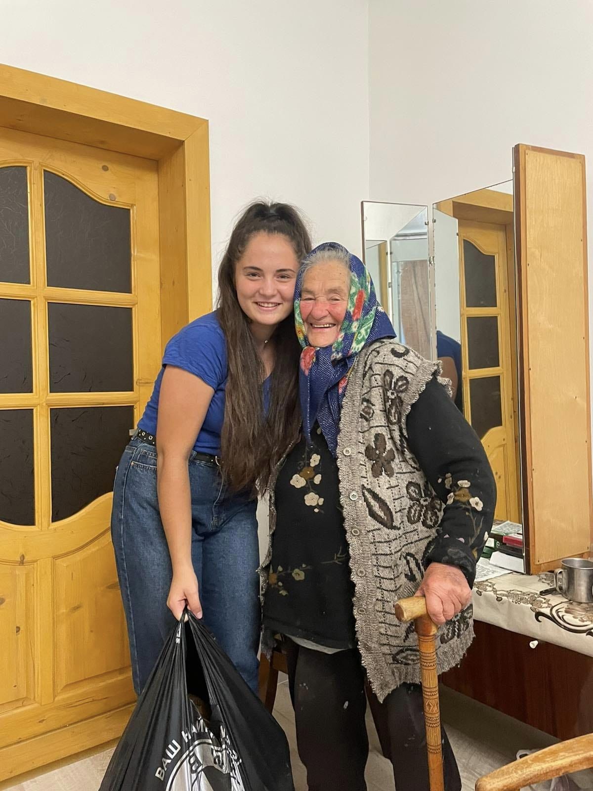 Юні волонтери Брошнів-Осадської ОТГ допомогли особам похилого віку Юні волонтери Брошнів-Осадської ОТГ допомогли особам похилого віку