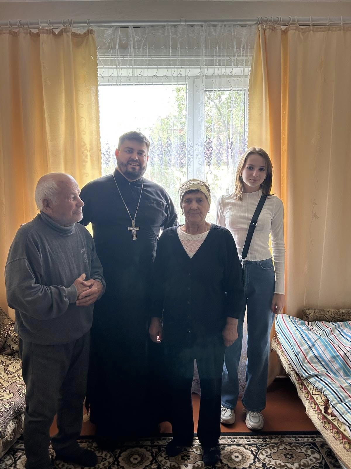 Юні волонтери Брошнів-Осадської ОТГ допомогли особам похилого віку Юні волонтери Брошнів-Осадської ОТГ допомогли особам похилого віку