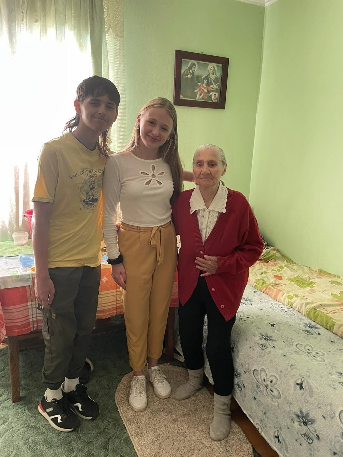 Юні волонтери Брошнів-Осадської ОТГ допомогли особам похилого віку Юні волонтери Брошнів-Осадської ОТГ допомогли особам похилого віку