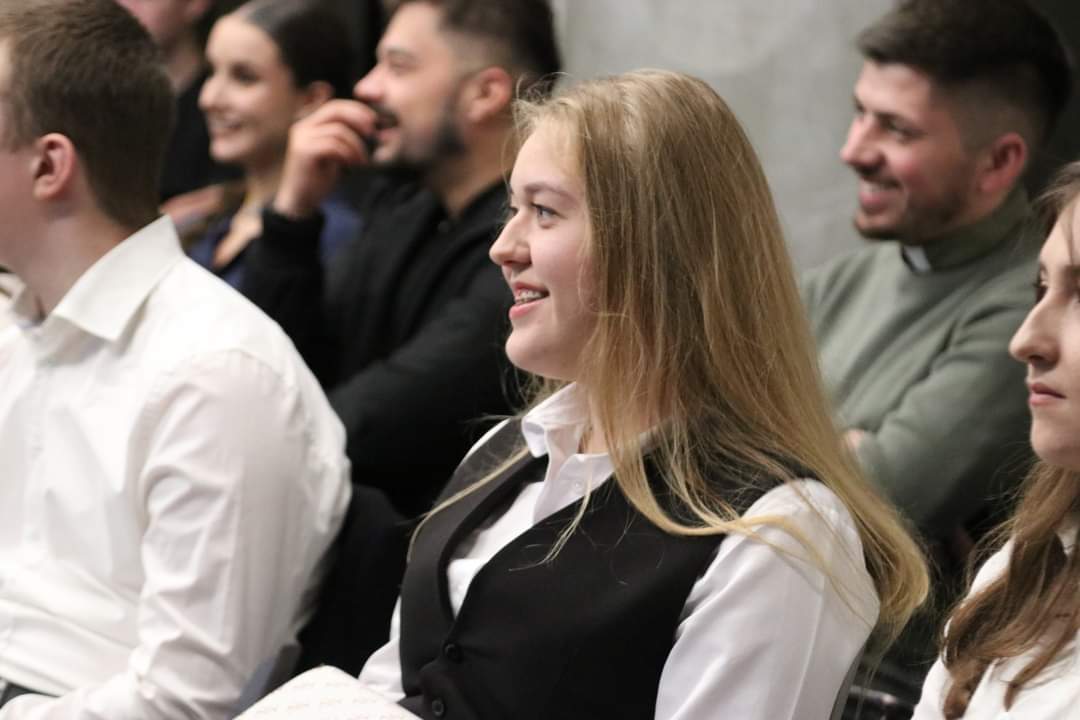 «Мрію бачити у молоді усмішку, бо це дає мені надію»: у Львівській архиєпархії відбулася традиційна «Здибанка з Владикою» «Мрію бачити у молоді усмішку, бо це дає мені надію»: у Львівській архиєпархії відбулася традиційна «Здибанка з Владикою»