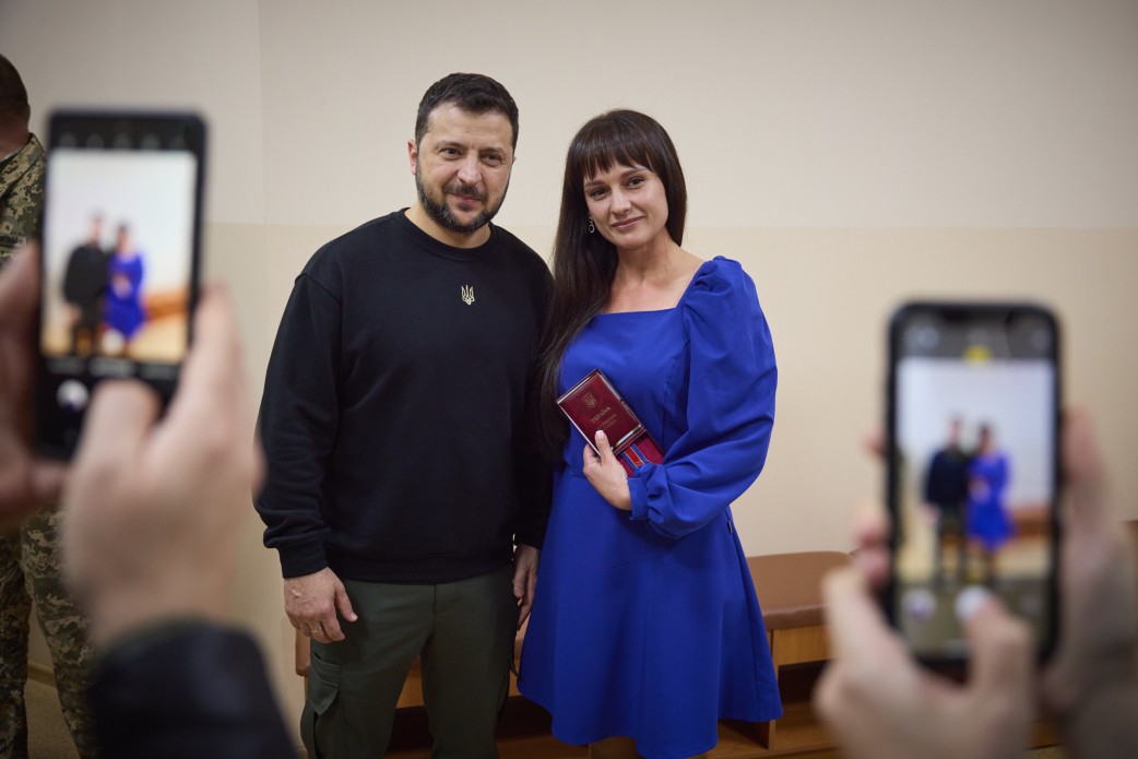 На Миколаївщині Глава держави відвідав військовий госпіталь, де нагородив поранених захисників України та медиків На Миколаївщині Глава держави відвідав військовий госпіталь, де нагородив поранених захисників України та медиків