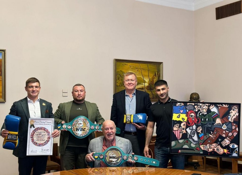 Олексій Дніпров зустрівся з представниками боксерської спільноти України та WBC Олексій Дніпров зустрівся з представниками боксерської спільноти України та WBC