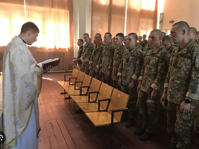 Отець Андрій Хомишин: «Наші воїни знають за що воюють і це найбільша мотивація продовжувати боротьбу» Отець Андрій Хомишин: «Наші воїни знають за що воюють і це найбільша мотивація продовжувати боротьбу»