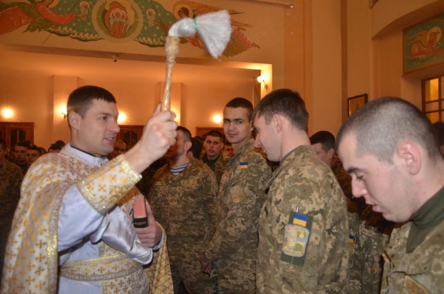 Отець Андрій Хомишин: «Наші воїни знають за що воюють і це найбільша мотивація продовжувати боротьбу» Отець Андрій Хомишин: «Наші воїни знають за що воюють і це найбільша мотивація продовжувати боротьбу»