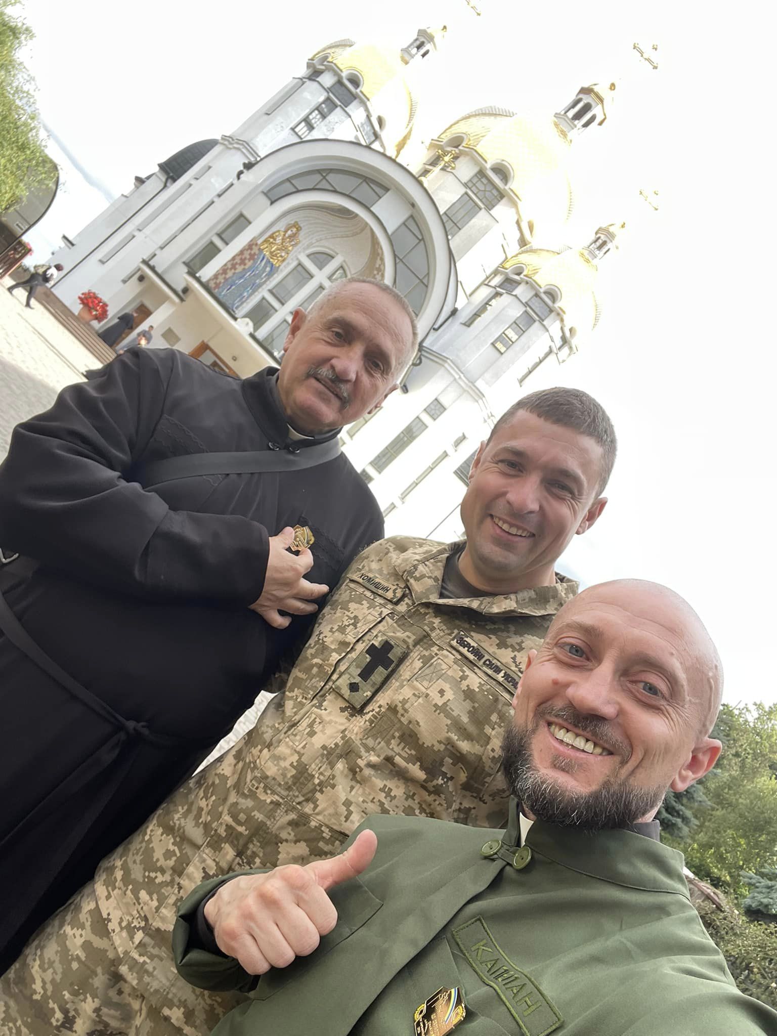 Отець Андрій Хомишин: «Наші воїни знають за що воюють і це найбільша мотивація продовжувати боротьбу» Отець Андрій Хомишин: «Наші воїни знають за що воюють і це найбільша мотивація продовжувати боротьбу»