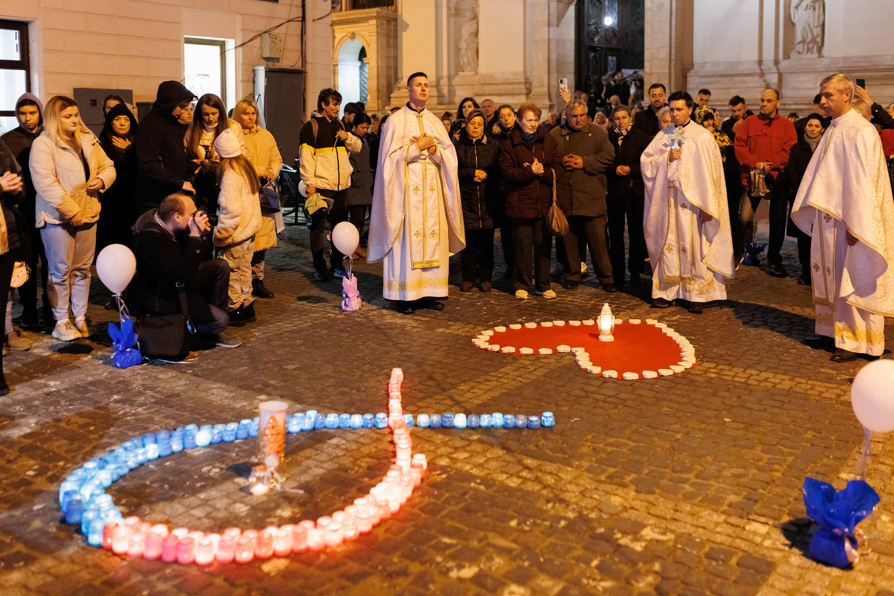 Памʼять дітей, які померли під час вагітності, вшанували у Львові Памʼять дітей, які померли під час вагітності, вшанували у Львові