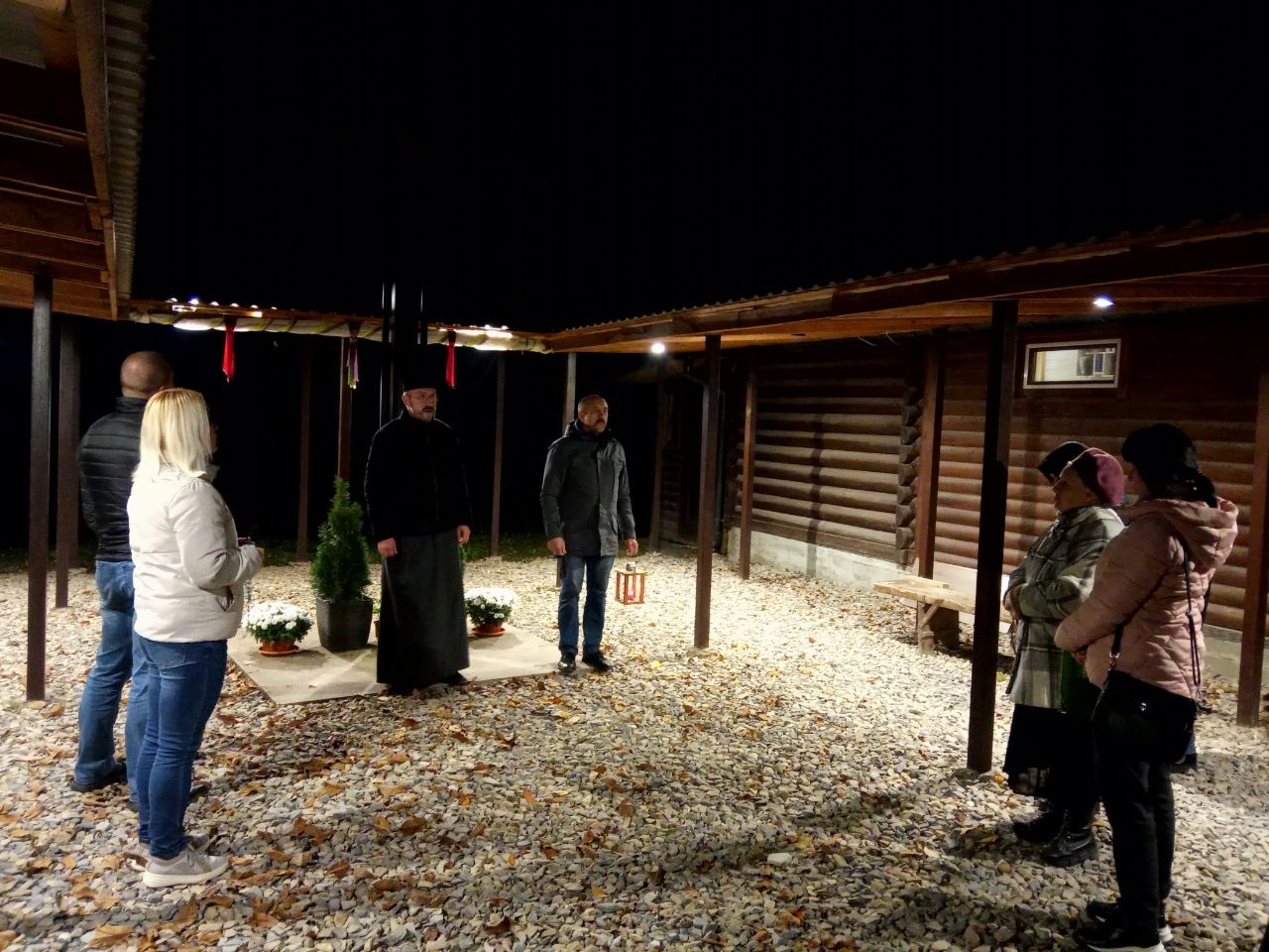 Парафіяни храму Божого Милосердя проводять ініціативу «Вервиця на вашому подвір’ї» Парафіяни храму Божого Милосердя проводять ініціативу «Вервиця на вашому подвір’ї»