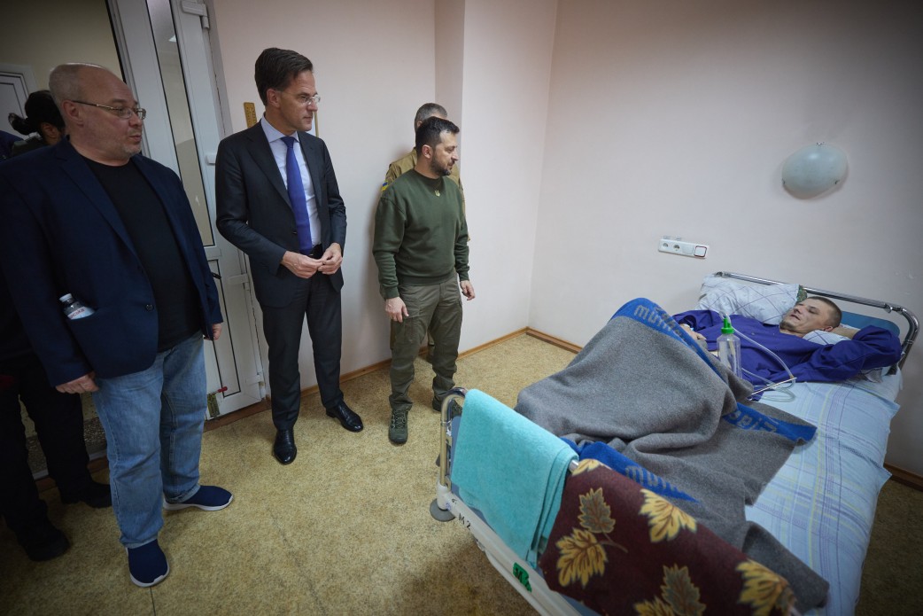 Перемога – це шлях України до НАТО – Володимир Зеленський під час спілкування з курсантами та викладачами військових вишів в Одесі Перемога – це шлях України до НАТО – Володимир Зеленський під час спілкування з курсантами та викладачами військових вишів в Одесі