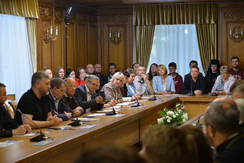 Підбили перші підсумки міжнародної наукової конференції про Почаївську василіянську лавру