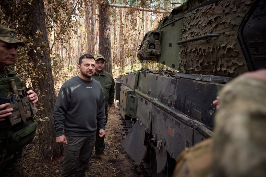 Президент України відвідав розташування бригад, які виконують бойові завдання на ділянці Куп’янськ – Лиман Президент України відвідав розташування бригад, які виконують бойові завдання на ділянці Куп’янськ – Лиман