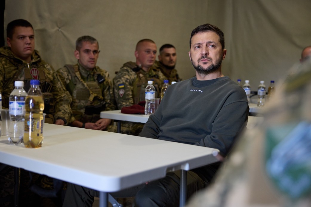 Президент України відвідав розташування бригад, які виконують бойові завдання на ділянці Куп’янськ – Лиман Президент України відвідав розташування бригад, які виконують бойові завдання на ділянці Куп’янськ – Лиман