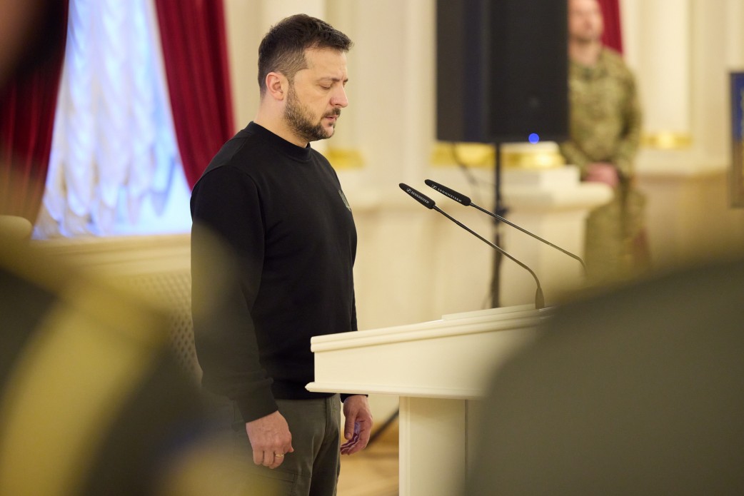 Президент Володимир Зеленський вручив ордени Золота Зірка рідним 21 полеглого Героя України: Всі імена, які сьогодні прозвучать, – це імена подвигів Президент Володимир Зеленський вручив ордени Золота Зірка рідним 21 полеглого Героя України: Всі імена, які сьогодні прозвучать, – це імена подвигів