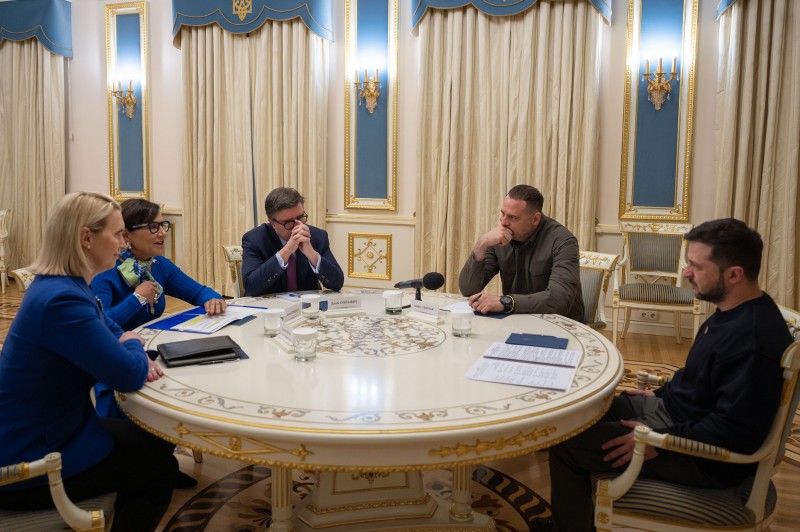 Президент зустрівся зі спецпредставником США з питань економічного відновлення України Президент зустрівся зі спецпредставником США з питань економічного відновлення України