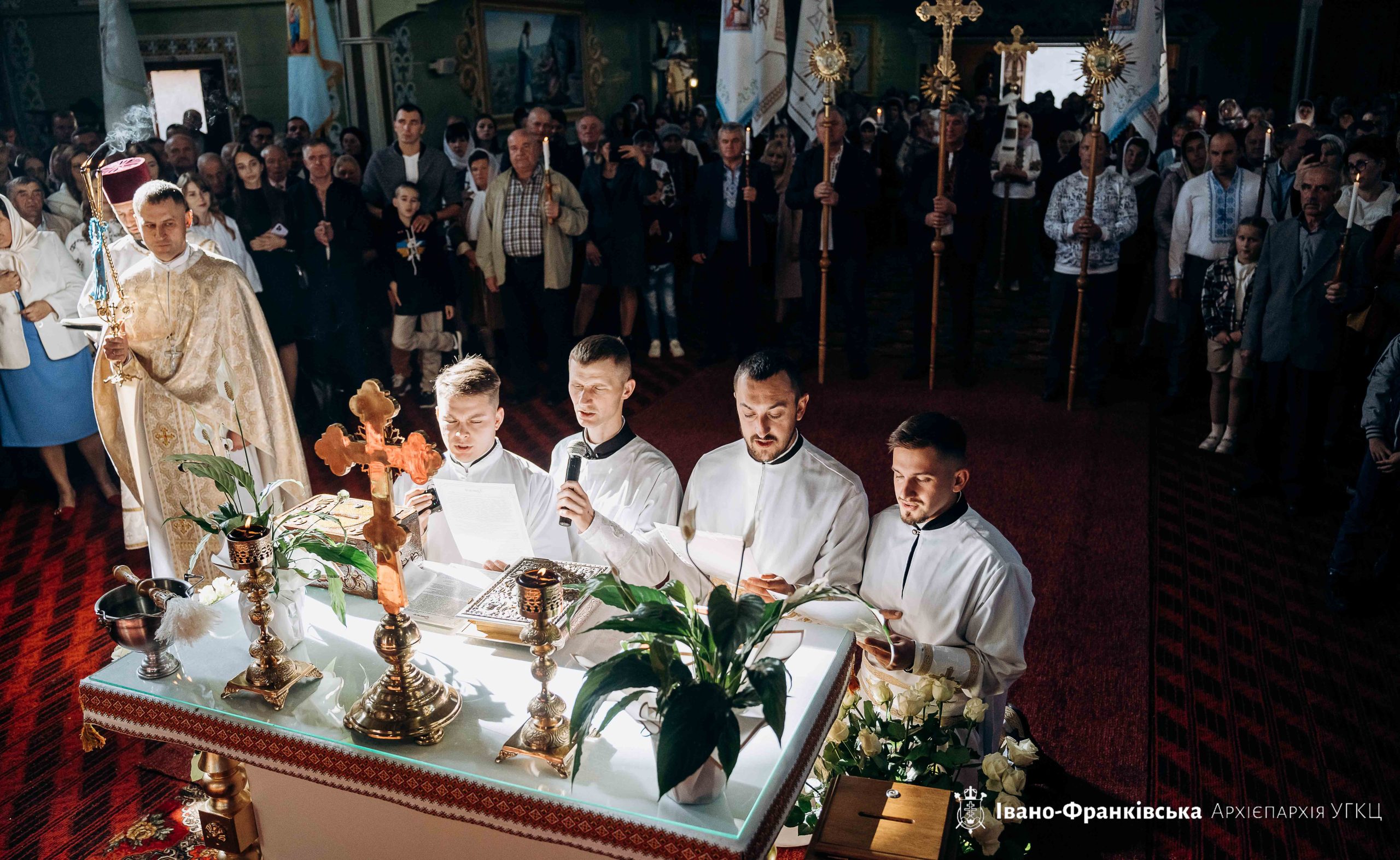 «Щасливі є ті люди, які своїми серцями стали подібні до доброї землі», – Митрополит Володимир у Солотвині «Щасливі є ті люди, які своїми серцями стали подібні до доброї землі», – Митрополит Володимир у Солотвині