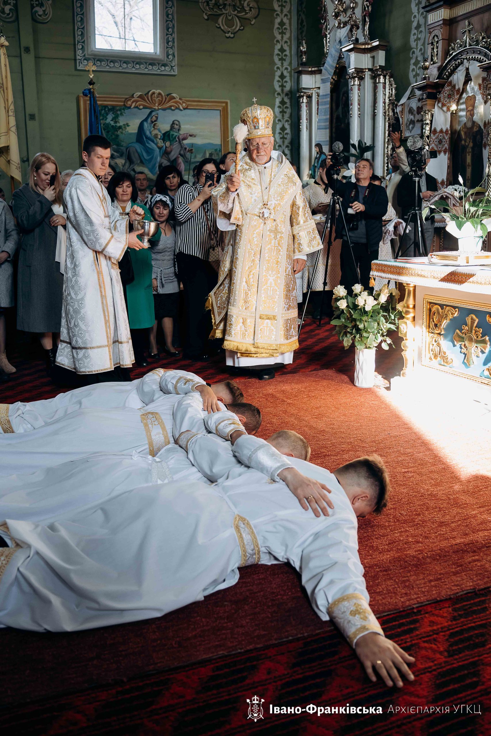 «Щасливі є ті люди, які своїми серцями стали подібні до доброї землі», – Митрополит Володимир у Солотвині «Щасливі є ті люди, які своїми серцями стали подібні до доброї землі», – Митрополит Володимир у Солотвині