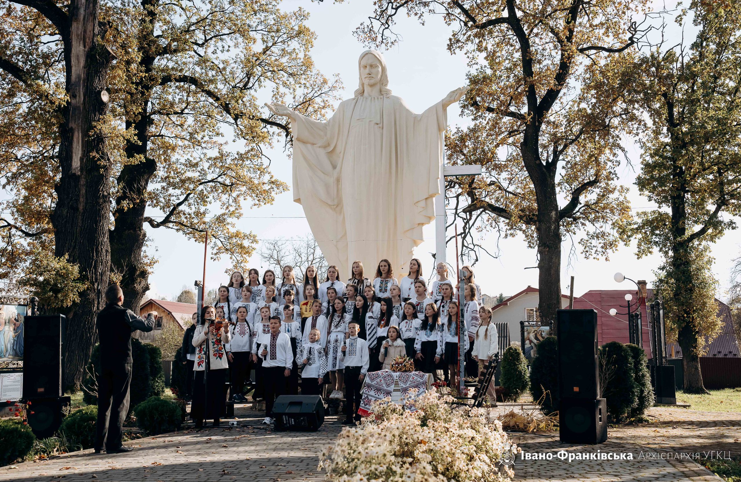 «Щасливі є ті люди, які своїми серцями стали подібні до доброї землі», – Митрополит Володимир у Солотвині «Щасливі є ті люди, які своїми серцями стали подібні до доброї землі», – Митрополит Володимир у Солотвині