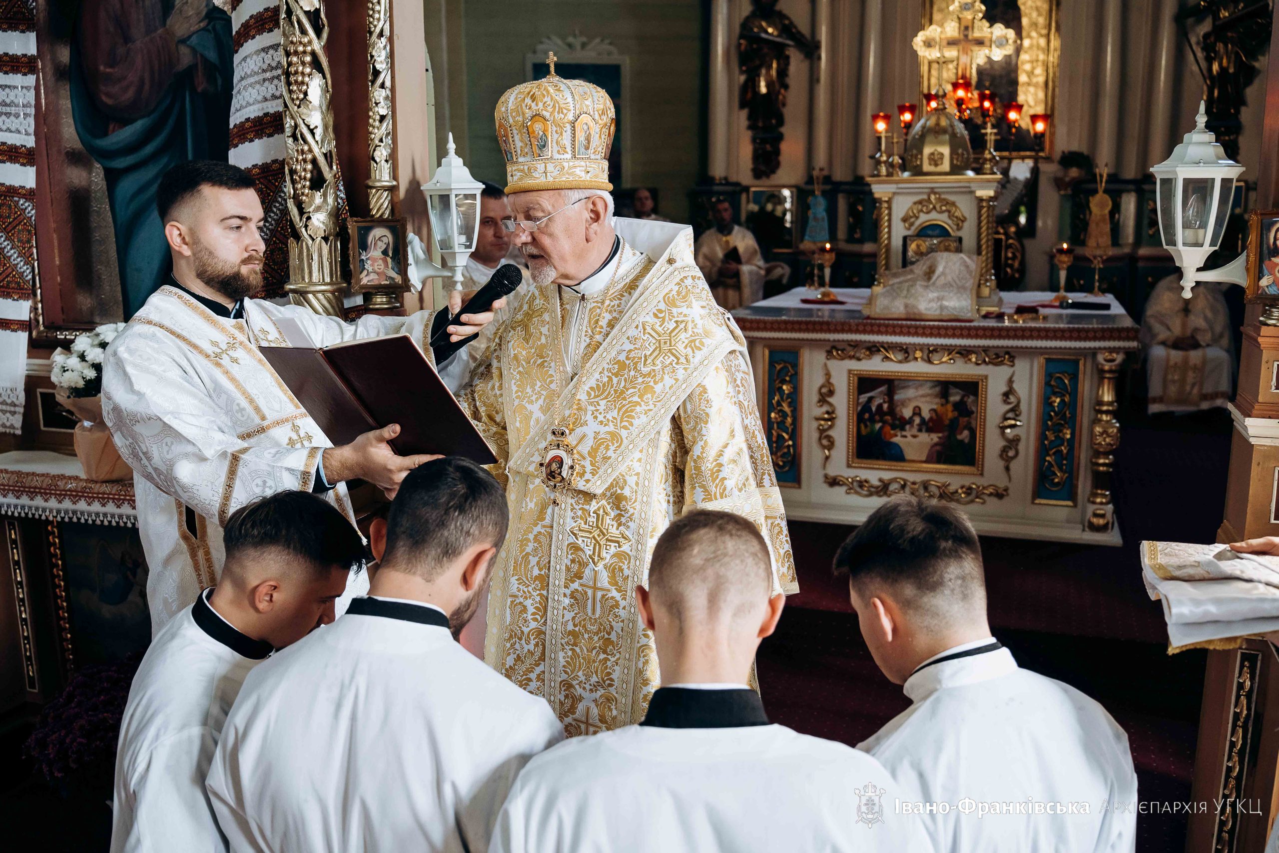 «Щасливі є ті люди, які своїми серцями стали подібні до доброї землі», – Митрополит Володимир у Солотвині «Щасливі є ті люди, які своїми серцями стали подібні до доброї землі», – Митрополит Володимир у Солотвині