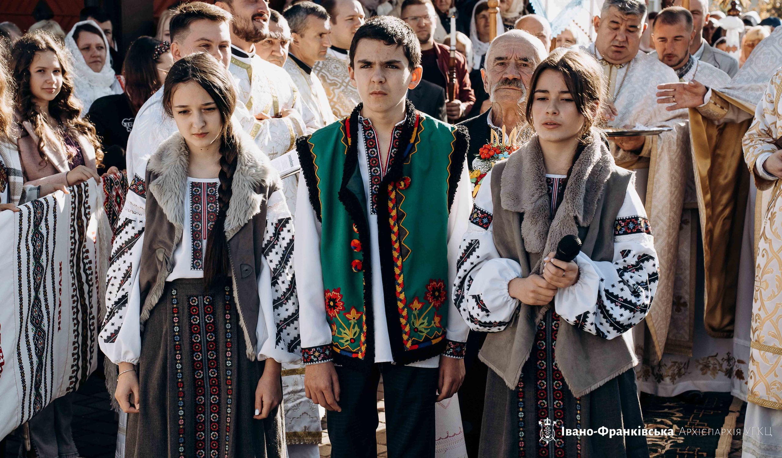 «Щасливі є ті люди, які своїми серцями стали подібні до доброї землі», – Митрополит Володимир у Солотвині «Щасливі є ті люди, які своїми серцями стали подібні до доброї землі», – Митрополит Володимир у Солотвині