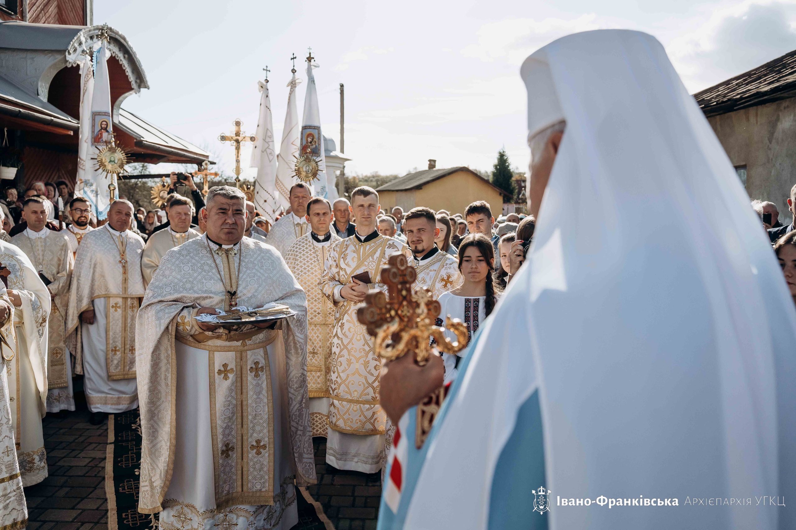 «Щасливі є ті люди, які своїми серцями стали подібні до доброї землі», – Митрополит Володимир у Солотвині «Щасливі є ті люди, які своїми серцями стали подібні до доброї землі», – Митрополит Володимир у Солотвині