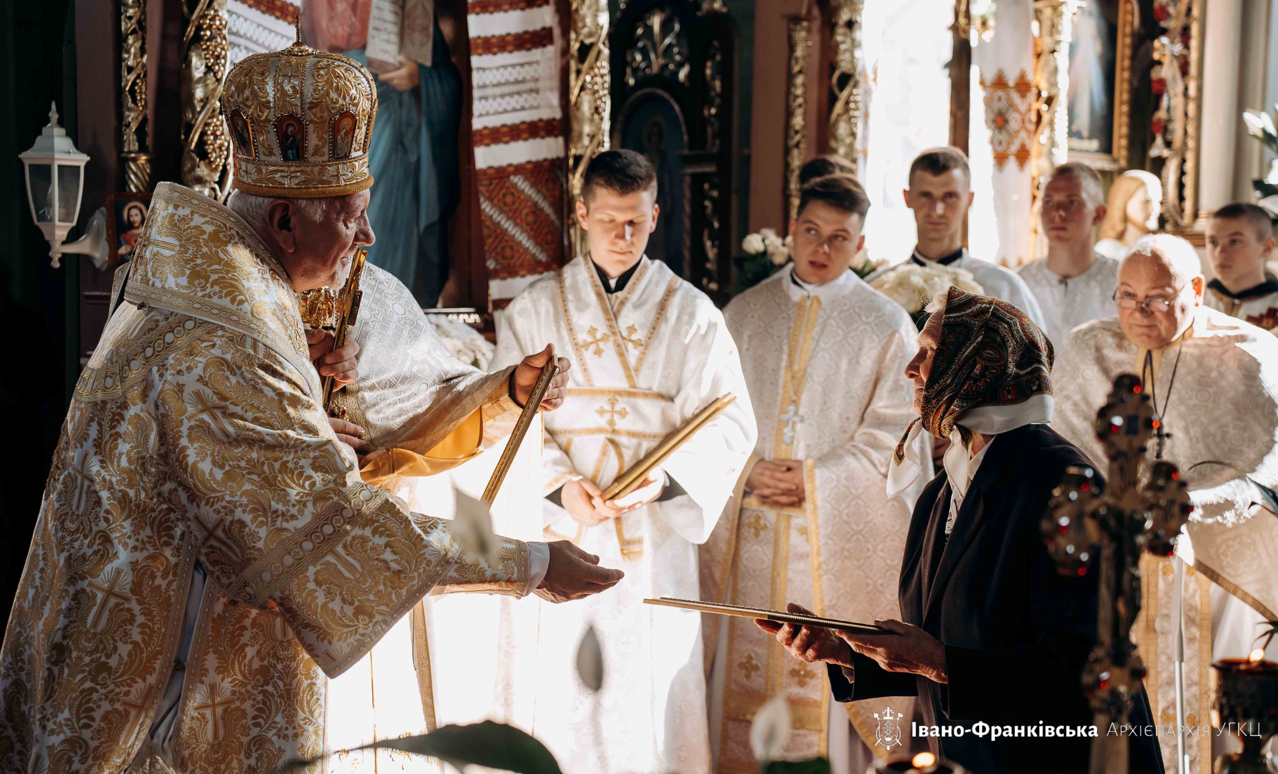 «Щасливі є ті люди, які своїми серцями стали подібні до доброї землі», – Митрополит Володимир у Солотвині «Щасливі є ті люди, які своїми серцями стали подібні до доброї землі», – Митрополит Володимир у Солотвині