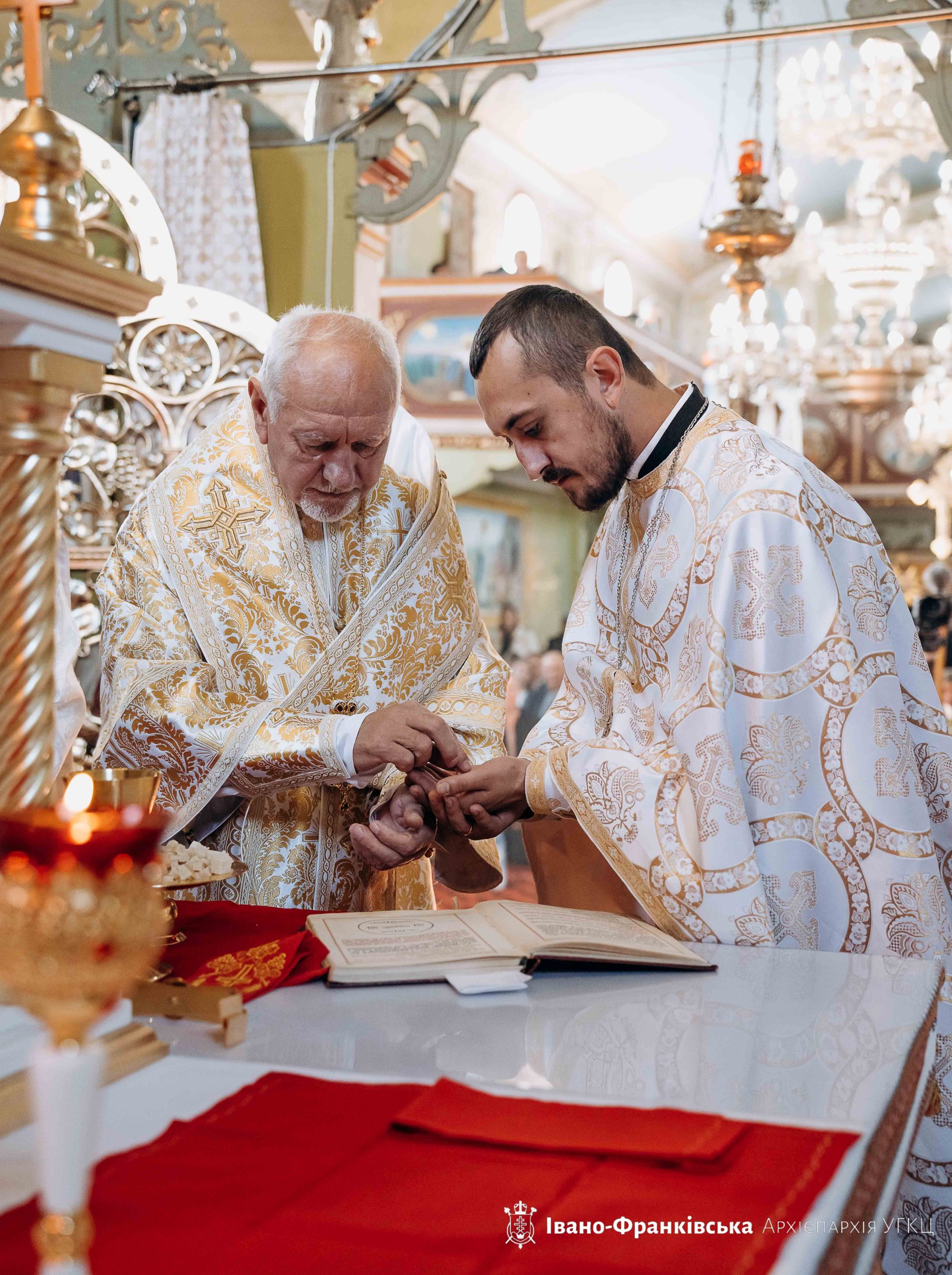«Щасливі є ті люди, які своїми серцями стали подібні до доброї землі», – Митрополит Володимир у Солотвині «Щасливі є ті люди, які своїми серцями стали подібні до доброї землі», – Митрополит Володимир у Солотвині