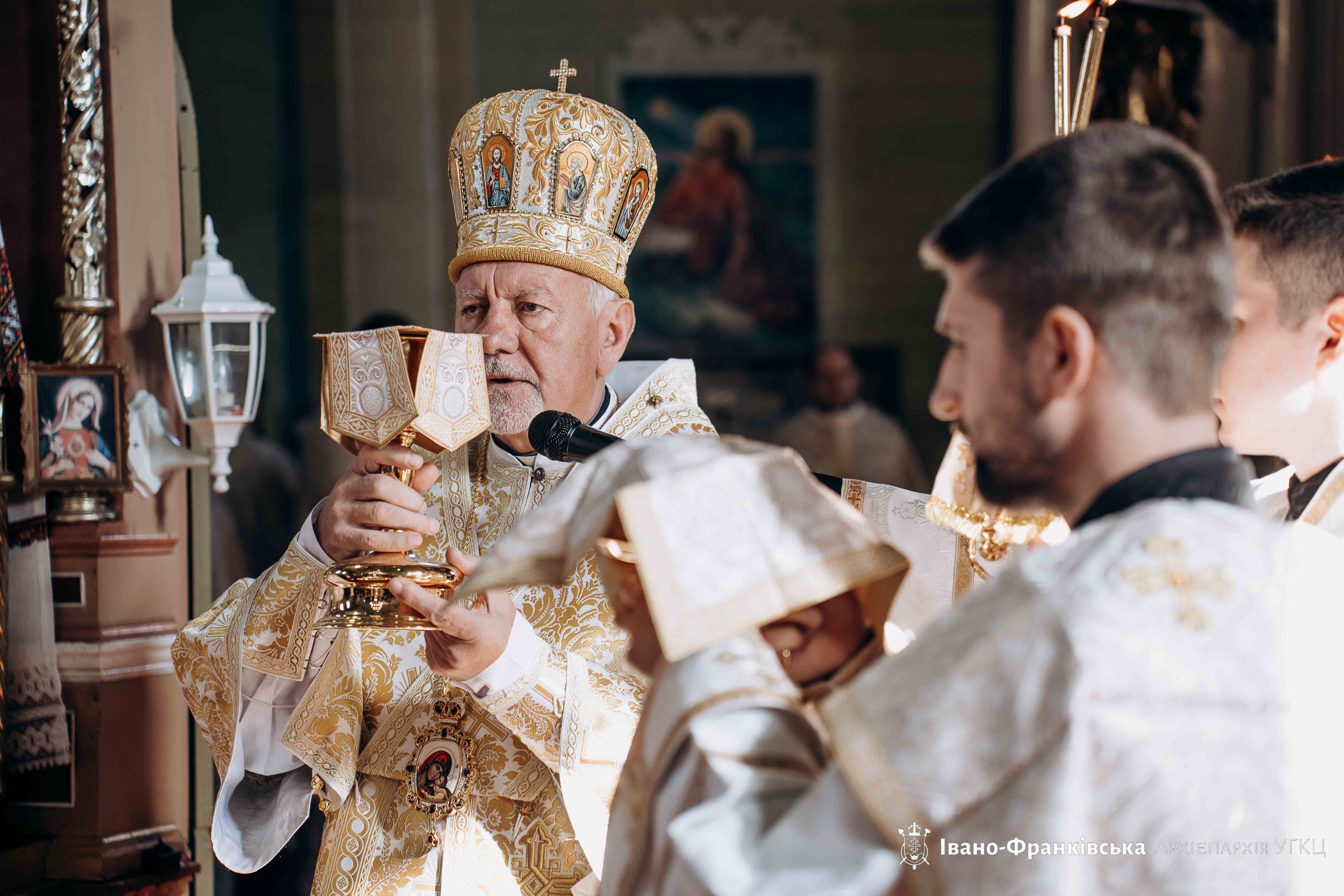 «Щасливі є ті люди, які своїми серцями стали подібні до доброї землі», – Митрополит Володимир у Солотвині «Щасливі є ті люди, які своїми серцями стали подібні до доброї землі», – Митрополит Володимир у Солотвині