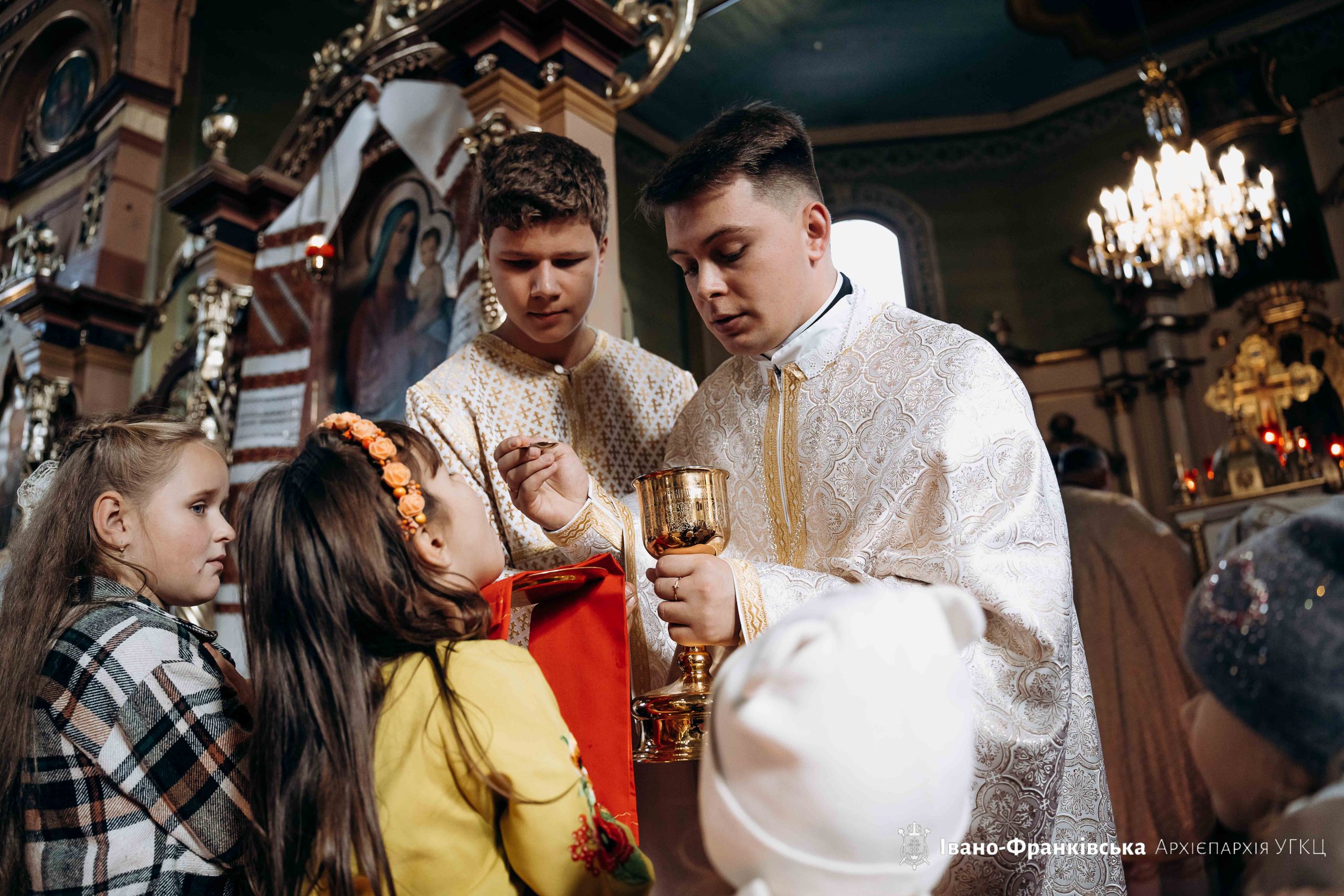 «Щасливі є ті люди, які своїми серцями стали подібні до доброї землі», – Митрополит Володимир у Солотвині «Щасливі є ті люди, які своїми серцями стали подібні до доброї землі», – Митрополит Володимир у Солотвині