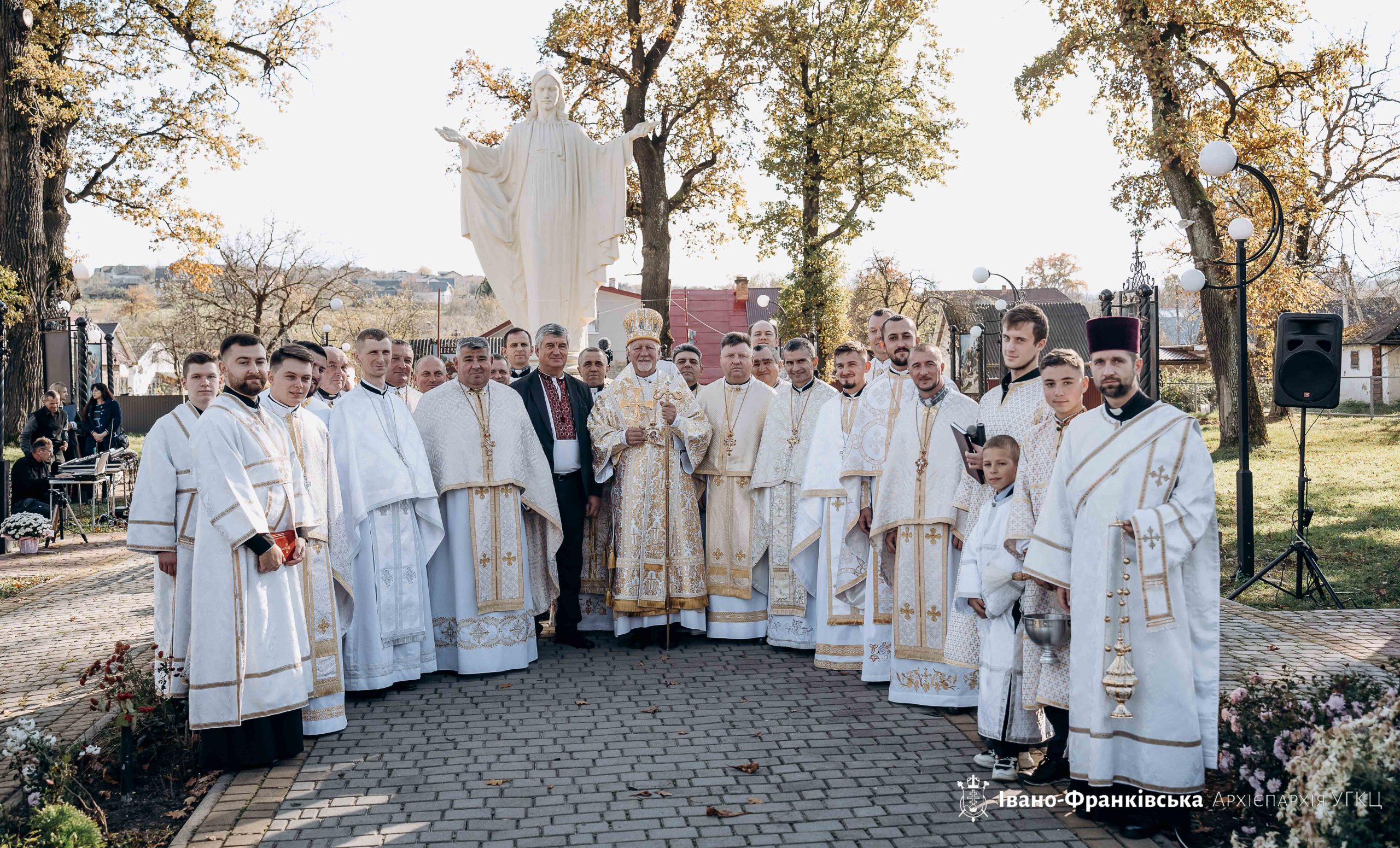 «Щасливі є ті люди, які своїми серцями стали подібні до доброї землі», – Митрополит Володимир у Солотвині «Щасливі є ті люди, які своїми серцями стали подібні до доброї землі», – Митрополит Володимир у Солотвині