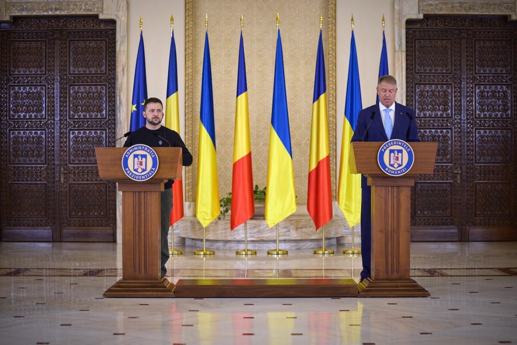 Скоро запрацює «зерновий коридор» з України через Молдову в Румунію – Володимир Зеленський за результатами переговорів із Клаусом Йоханнісом у Бухаресті Скоро запрацює «зерновий коридор» з України через Молдову в Румунію – Володимир Зеленський за результатами переговорів із Клаусом Йоханнісом у Бухаресті
